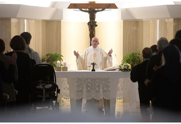 Le Pape François pendant une messe