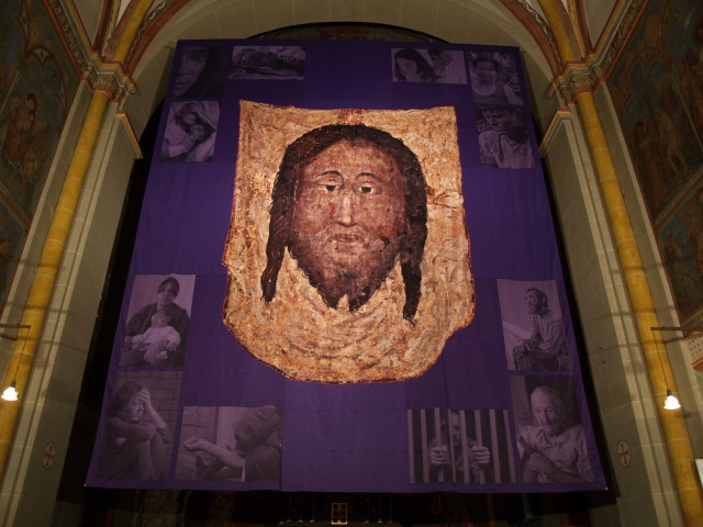 Voile de Carême réalisé pour l'année 2010 pour la cathédrale de Bonn.